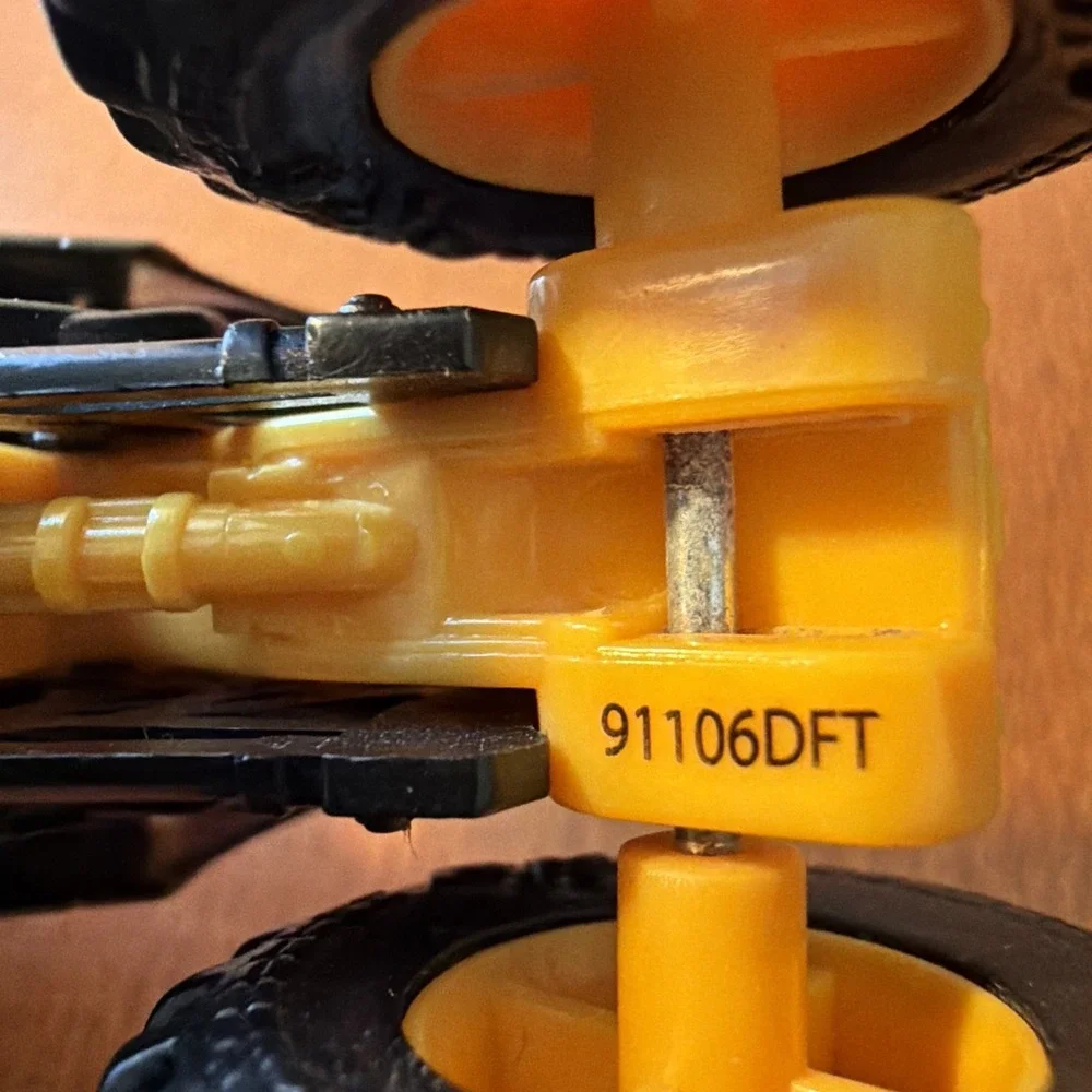 Spin Master Monster Jam INVERSE BRODOZER Truck 1:64